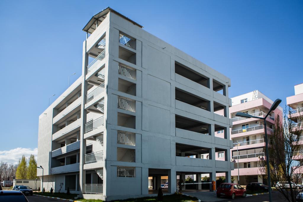 Oasis By The Sea - Summerland Apartment Mamaia Bagian luar foto