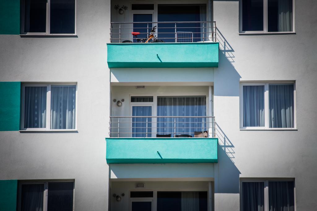 Oasis By The Sea - Summerland Apartment Mamaia Bagian luar foto
