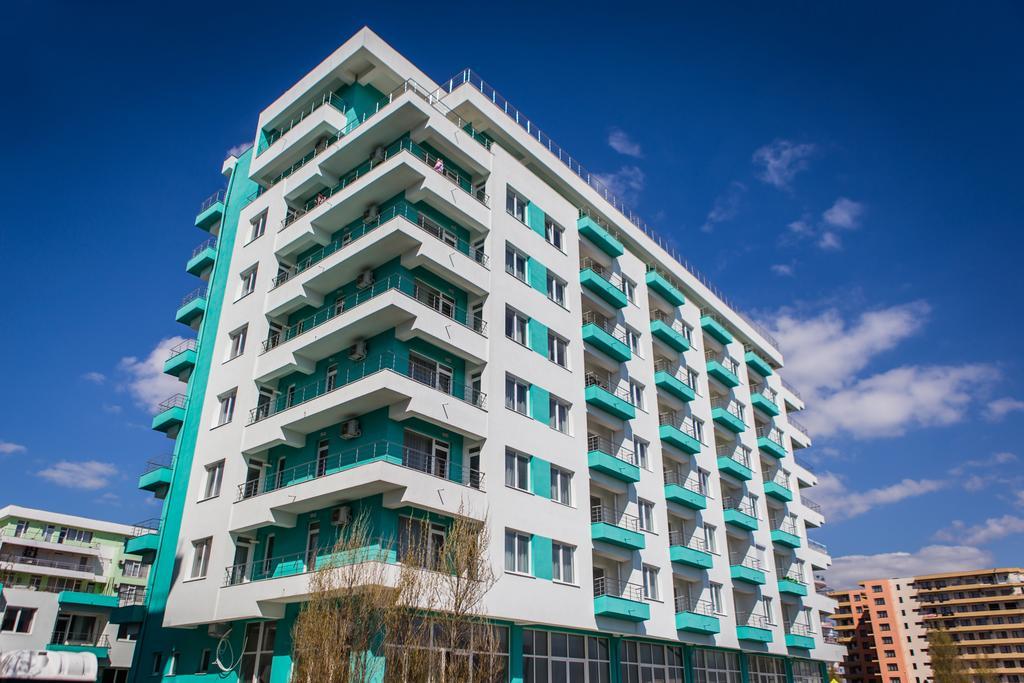 Oasis By The Sea - Summerland Apartment Mamaia Bagian luar foto