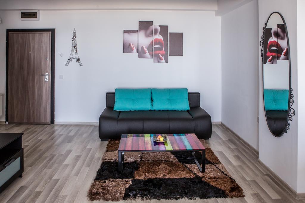 Oasis By The Sea - Summerland Apartment Mamaia Bagian luar foto