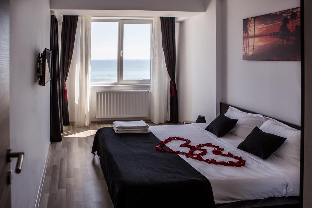 Oasis By The Sea - Summerland Apartment Mamaia Bagian luar foto